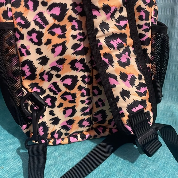 Leopard print one shoulder Back pack bag//purse NWOT - Picture 8 of 8